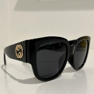 Women’s black Gucci Sunglasses